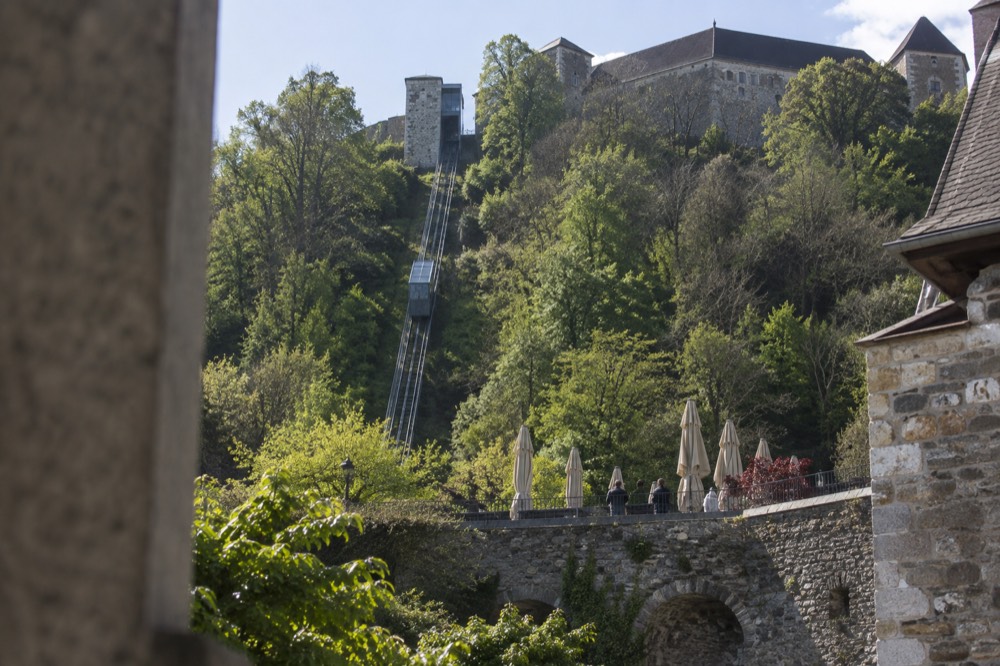 The funicular car climbing the rail between the old town and the castle hill