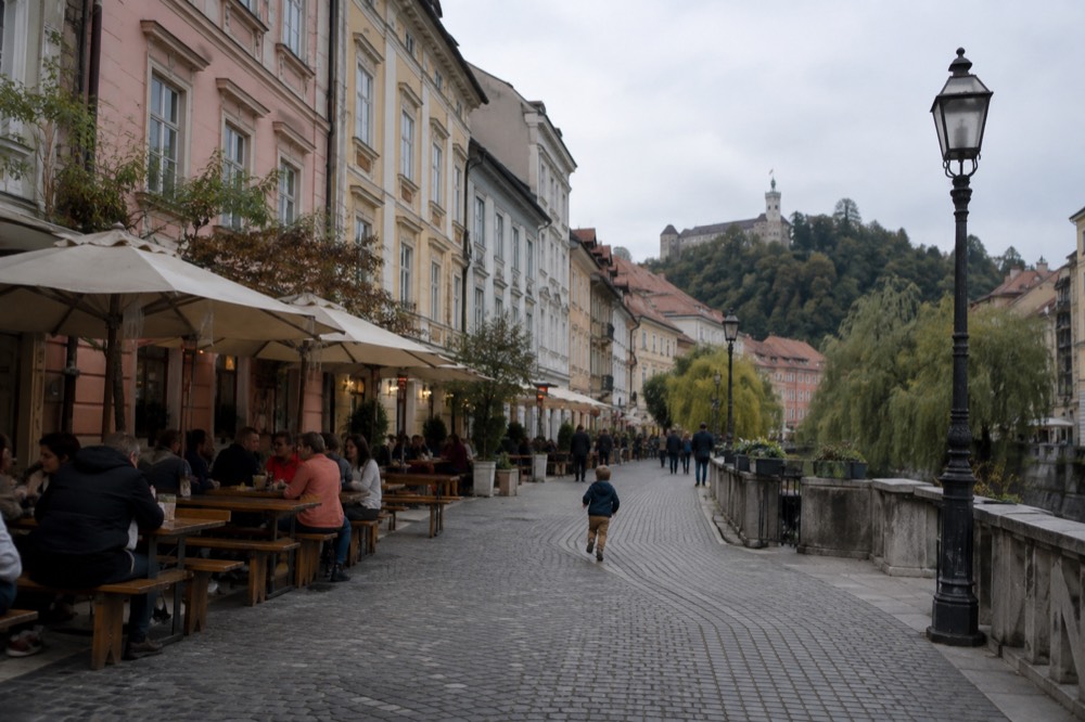Families and diners sharing long wooden benches on a market square