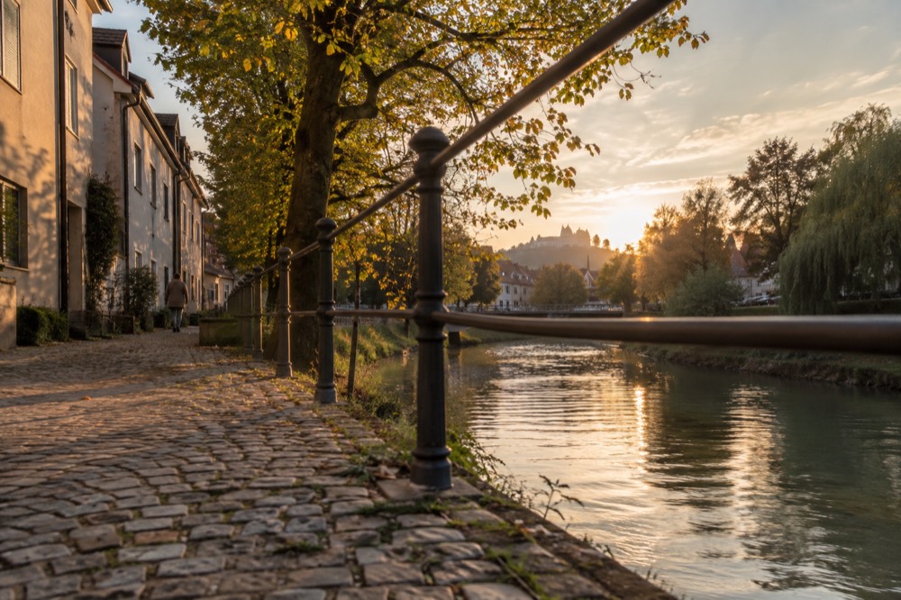 A quiet street of townhouses in Trnovo beside the Ljubljanica river